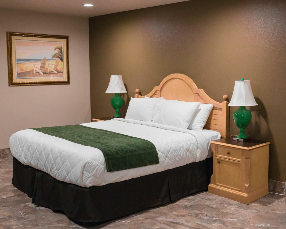 The Gator Den Motel ดันเนลลอน ภายนอก รูปภาพ
